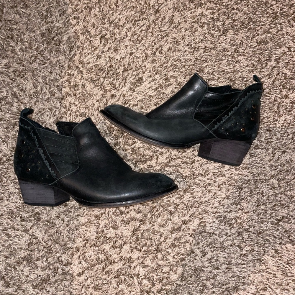 Black bootie